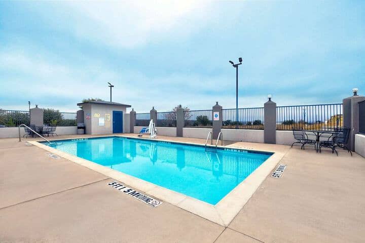 Pool 33 of 46