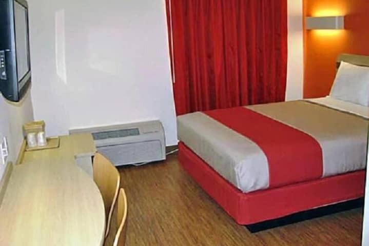 Room 10 of 46