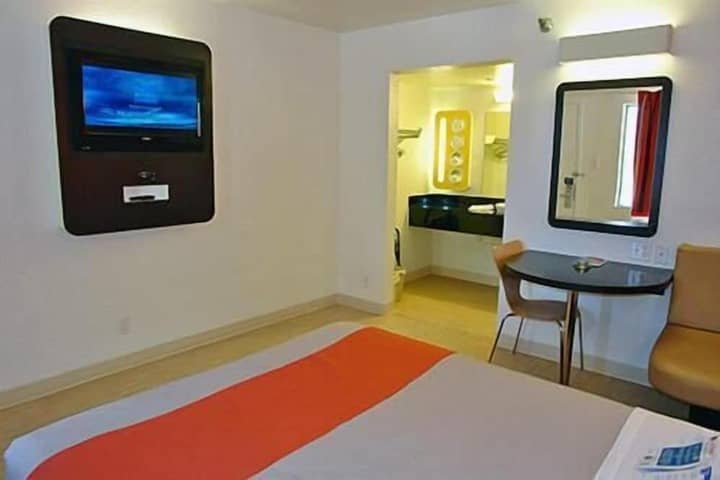 Room 6 of 46
