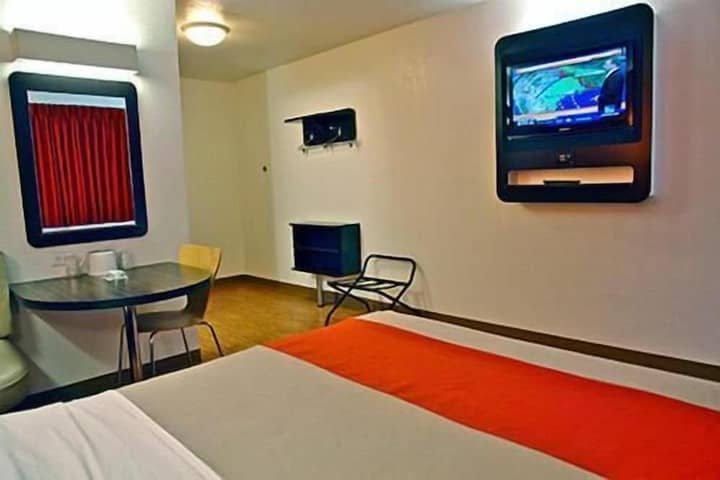 Room 9 of 46